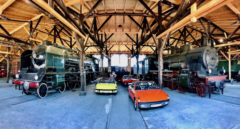 Oldtimer-Automobile der Marke Porsche am 13. Juni 2021 im Rundhaus.
