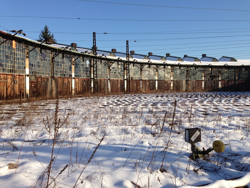 Während im Januar 2013 klirrende Kälte über den verschneiten Sterngleisen und dem Rundhaus liegt, wird "hinter den Kulissen" in zahlreichen Besprechungen mit Planern und Behörden die grundlegende Sanierung des denkmalgeschützten Gebäudes aus dem Jahr 1906 vorbereitet.