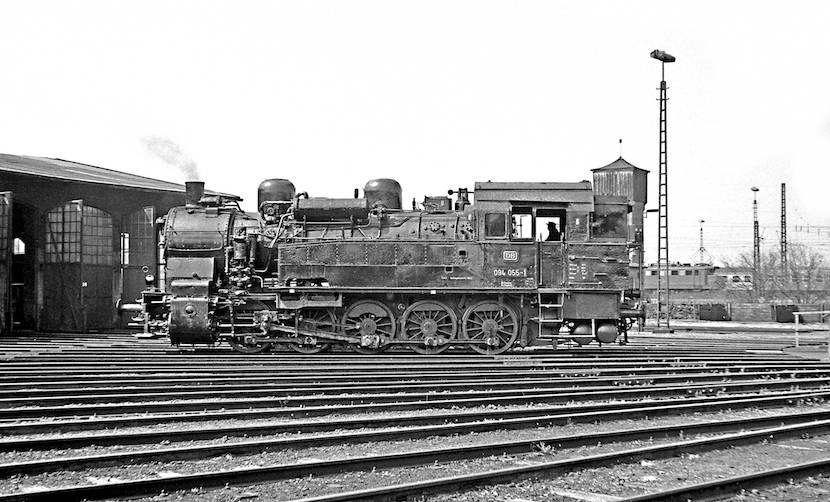 Foto: Frank Lüdecke, 1971 Fotografie (schwarz-weiß) der Lok 094 055-1 im Jahr 1971